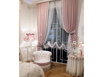 Классические шторы в спальне фото в интерьере пример 324