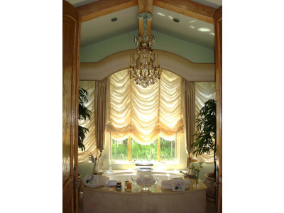 Французские шторы в ванной комнате фото в интерьере пример 824