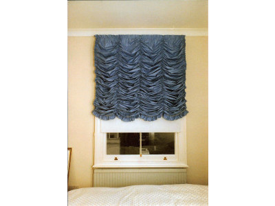 Французские шторы в спальне фото в интерьере пример 816