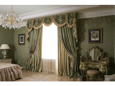 Классические шторы в спальне фото в интерьере пример 671