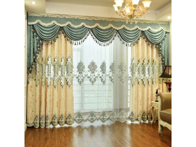 Классические шторы в гостиной фото в интерьере пример 467