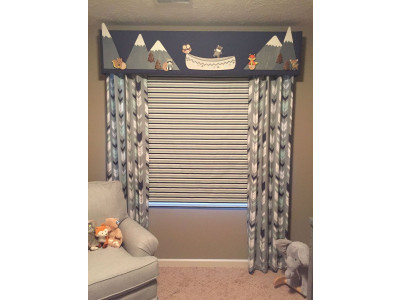 Классические шторы в детской комнате фото в интерьере пример 2066