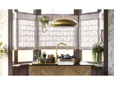 Римские шторы на кухню фото в интерьере пример 1127