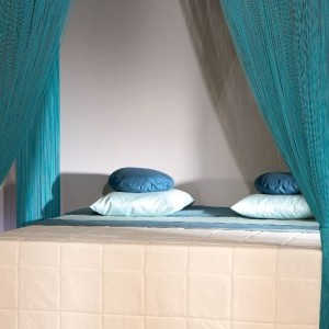 Верёвочные шторы в спальне фото в интерьере пример 1395