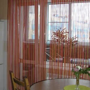 Верёвочные шторы на кухне фото в интерьере пример 1318
