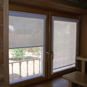 Рулонные шторы в коттедже фото в интерьере пример 1413